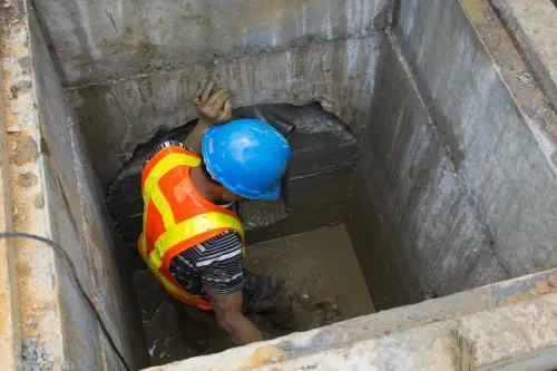 Septic tank sludge cleaning service in Hyderabad
